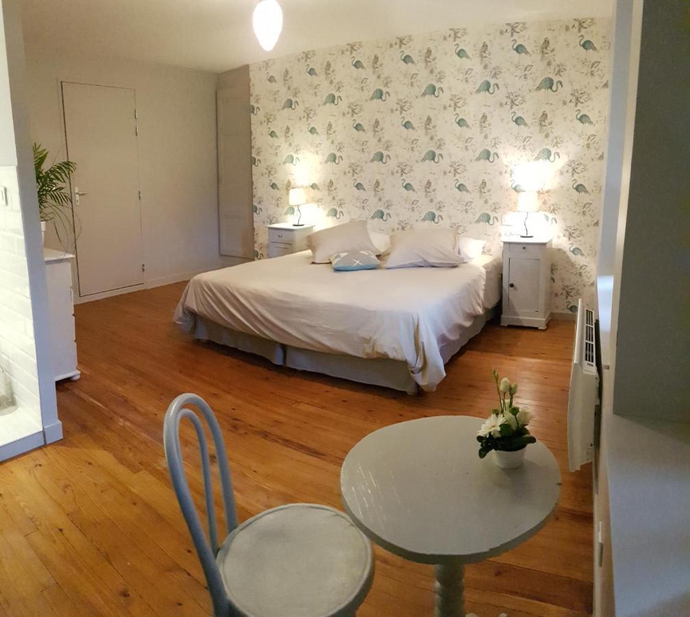 Les Chambres De Marthe Mesnay Exterior foto
